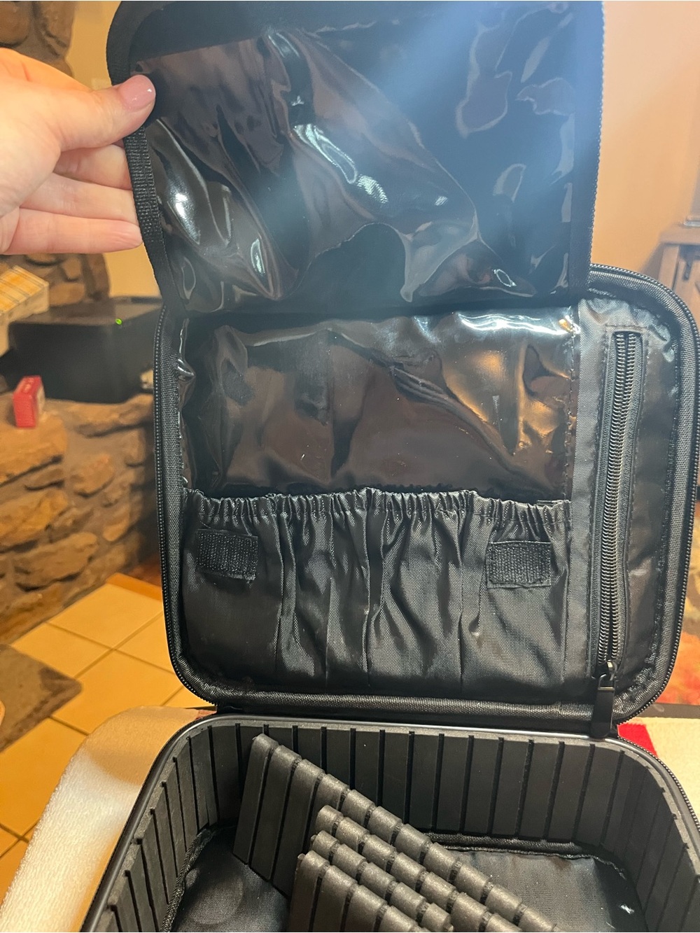 Black Makeup Carry Case - Picture 5 of 7